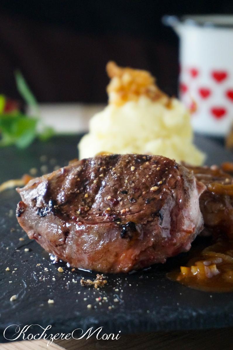 Rezeptbild: Zwiebelrostbraten mit Kartoffelpüree und Röstzwiebeln