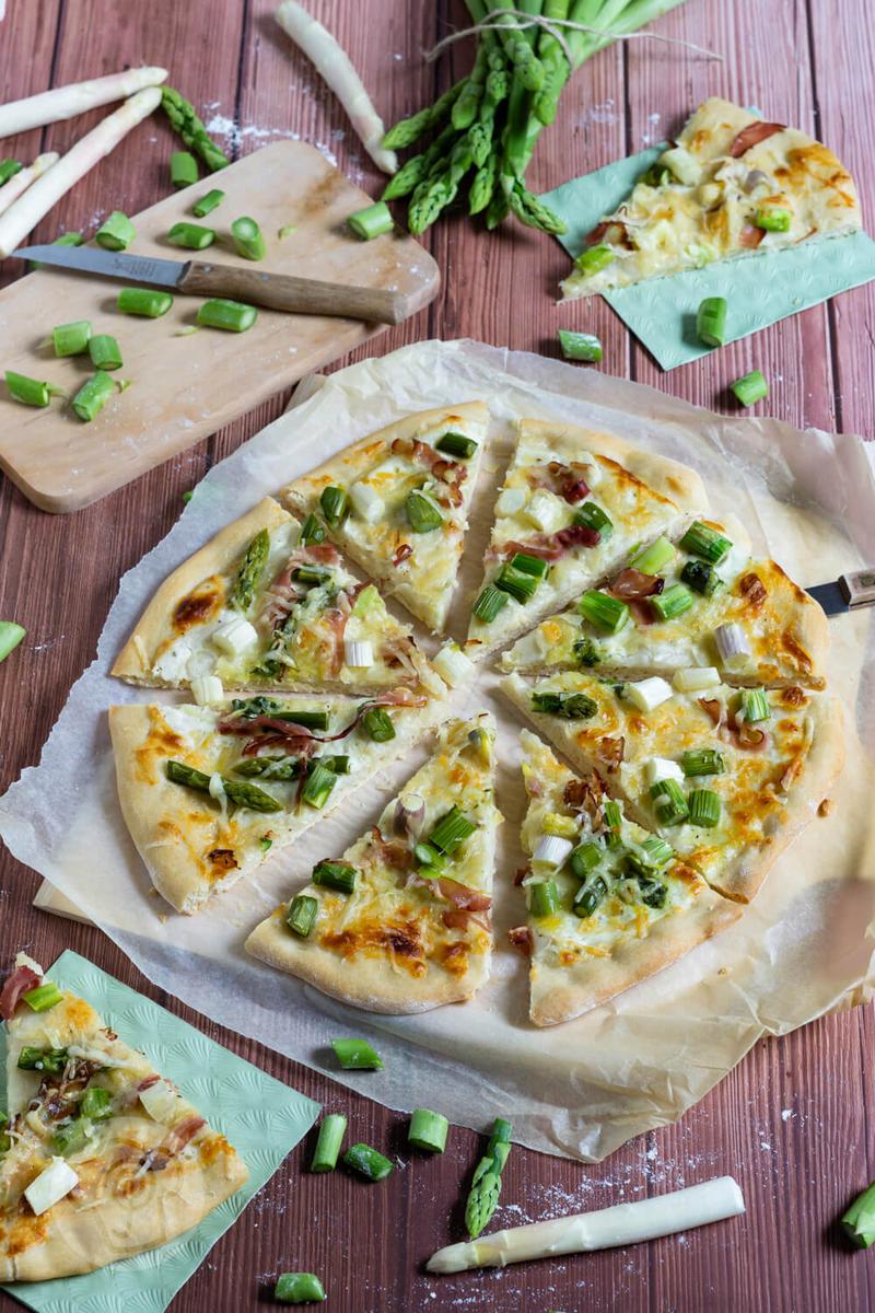 Rezeptbild: Pizza Bianca mit Spargel