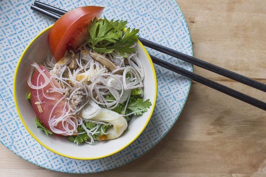 Rezeptbild: Pikanter Thai Glasnudelsalat mit Tintenfisch