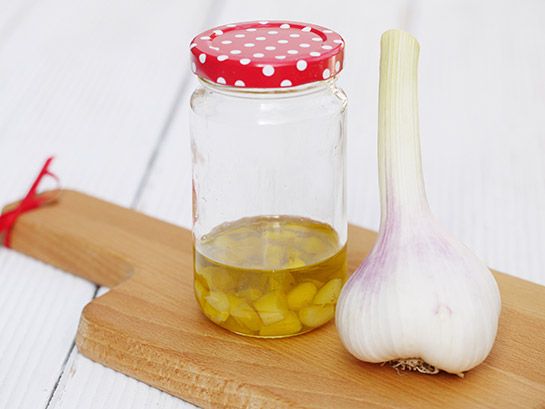 Rezeptbild: Food Hacks: Selbstgemachtes Knoblauch- und Chili-Öl