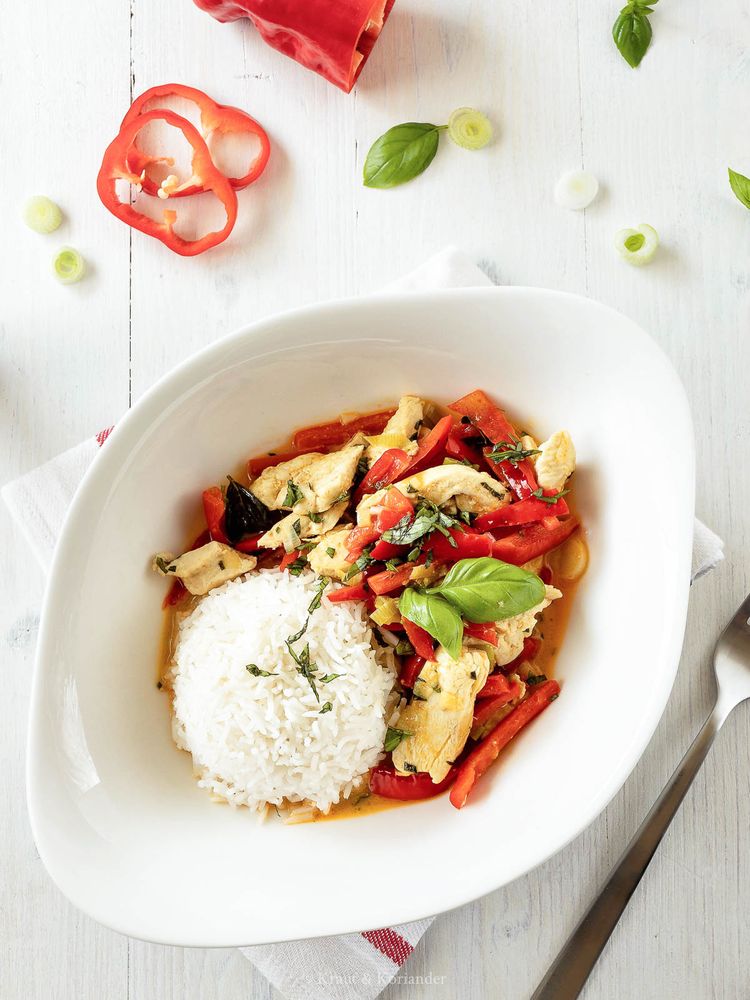 Rezeptbild: Sommerlich leichtes Hühnercurry mit Paprika