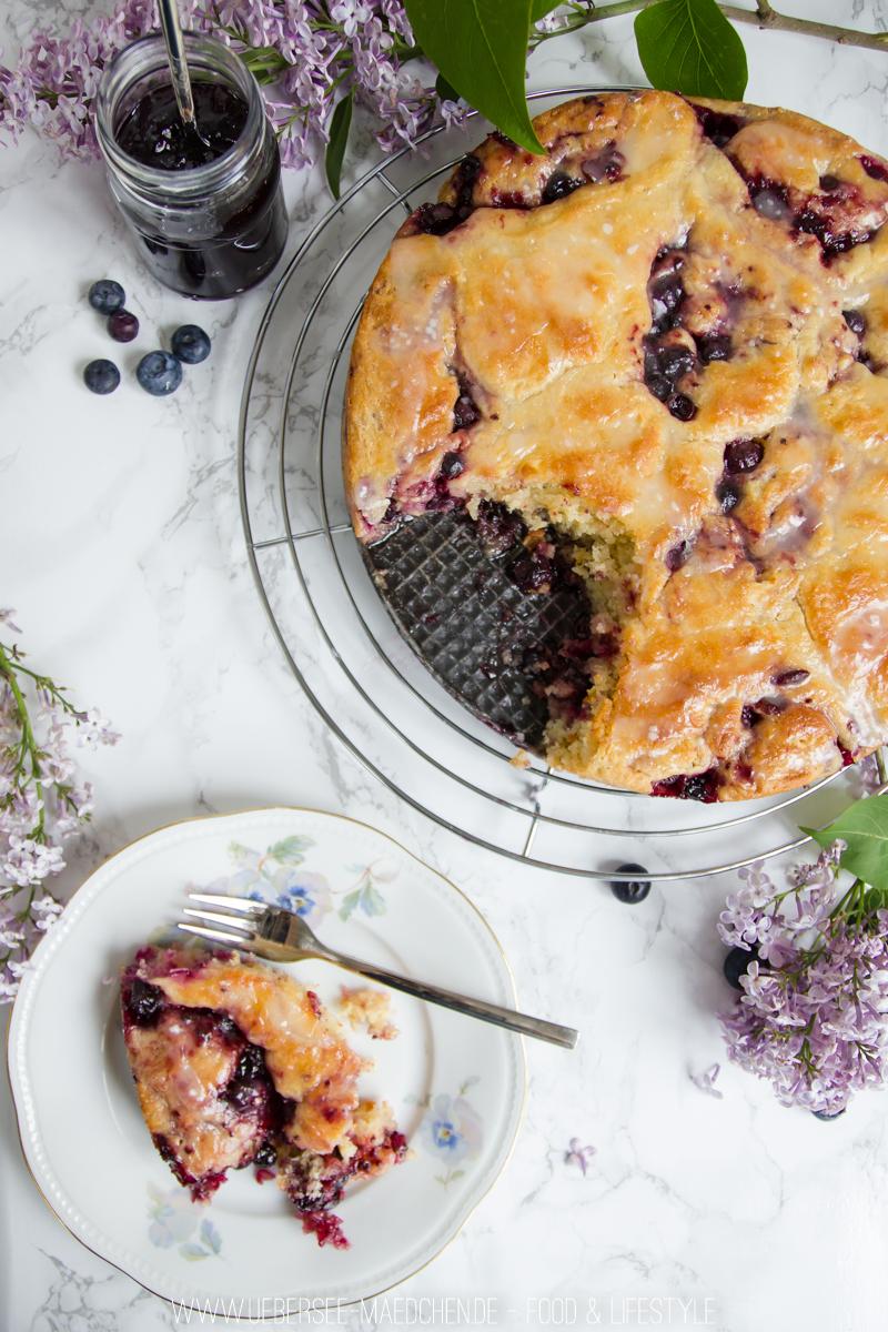 Rezeptbild: Hefeschnecken-Kuchen mit Blaubeeren