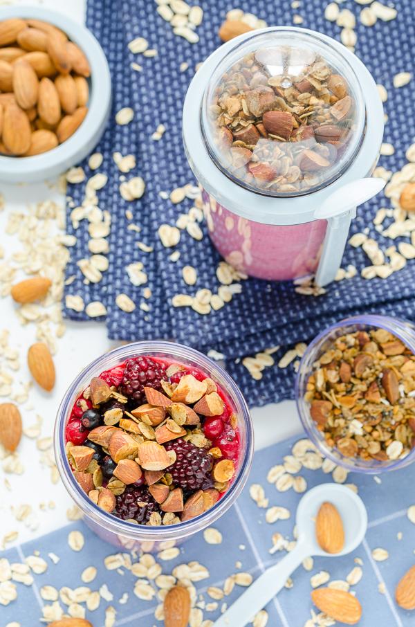 Rezeptbild: Pink Smoothie Overnight Oats mit Mandelgranola