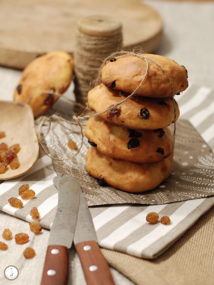 Rezeptbild: Schnelle Quark-Rosinen-Brötchen