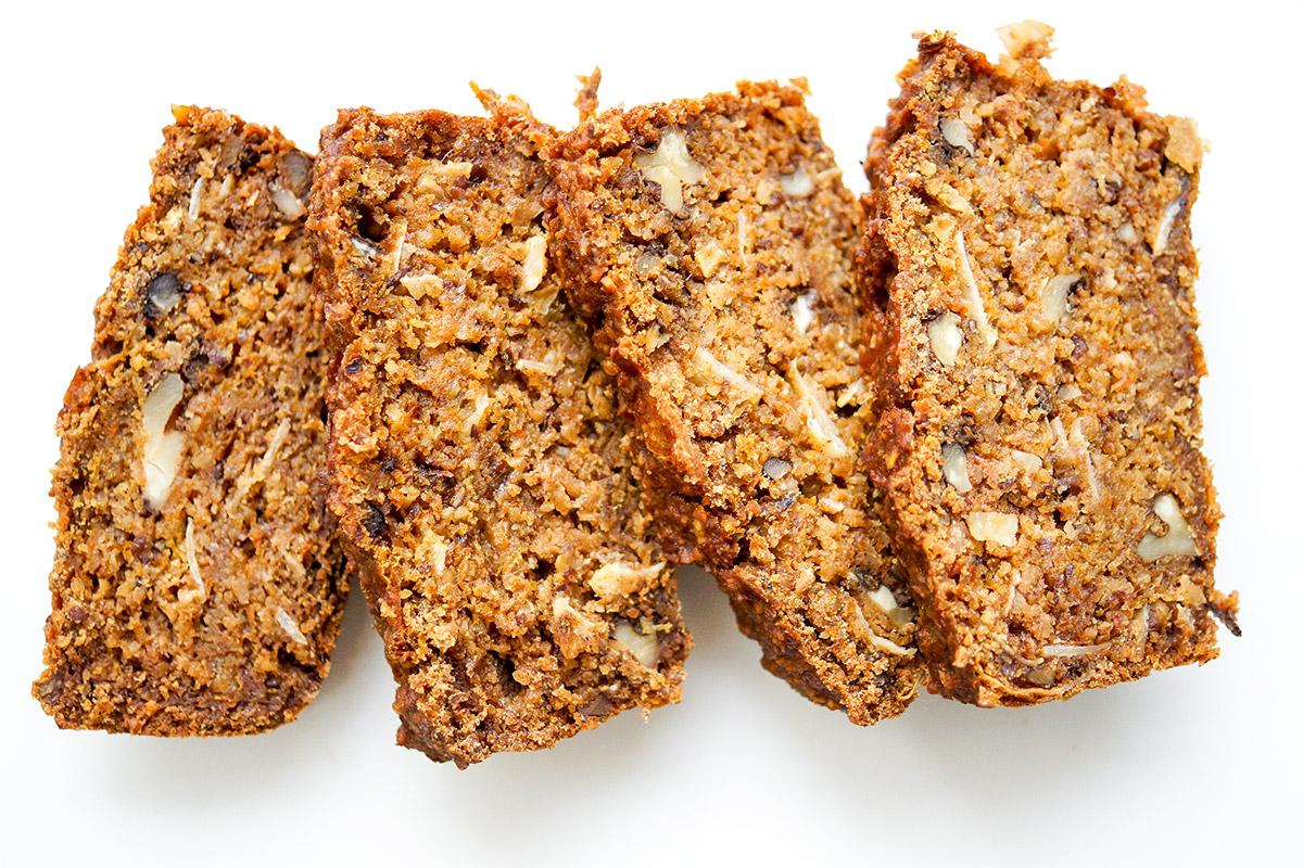 Rezeptbild: Walnuss-Dattel-Brot mit Hokkaido (vegan + glutenfrei)