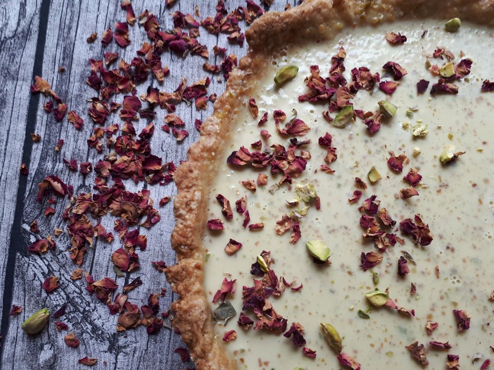 Rezeptbild: Panna Cotta Tarte mit Pistazien und Rosenwasser aus 1000 und einer Nacht