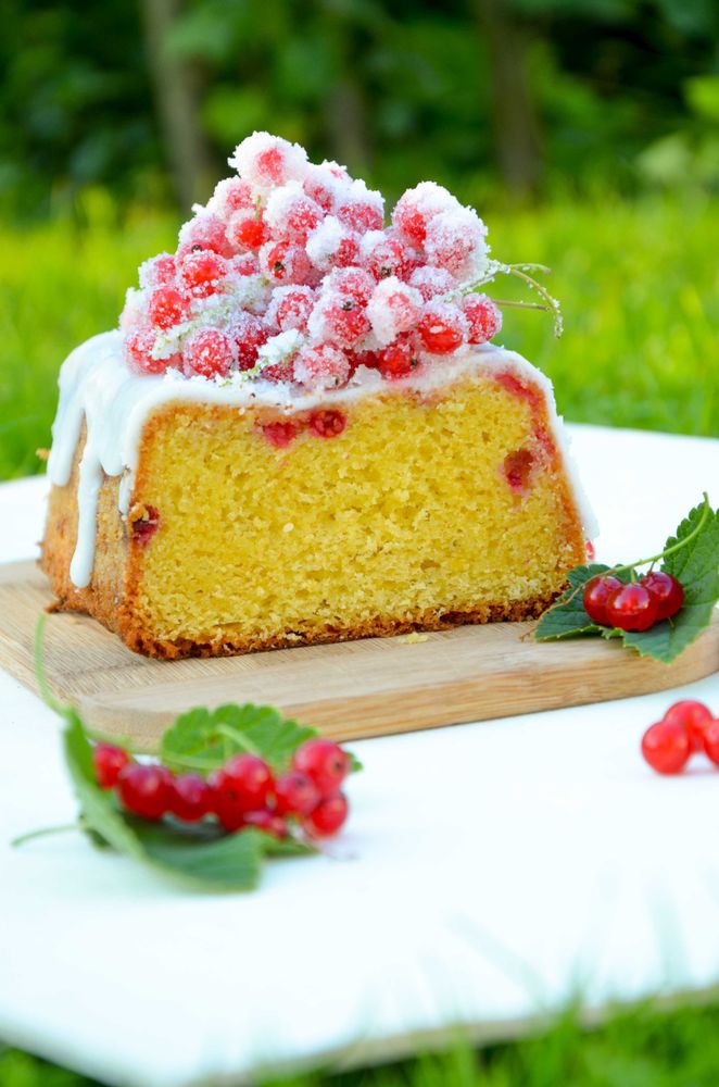 Rezeptbild: Zitronenkuchen mit Johannisbeeren 