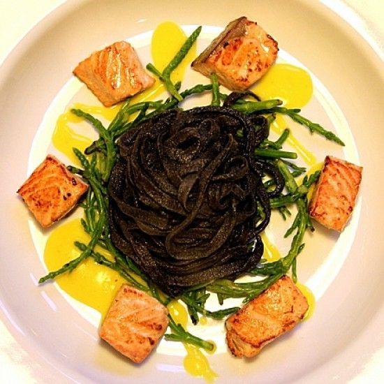 Rezeptbild: Pasta nera, salmone e salicornia