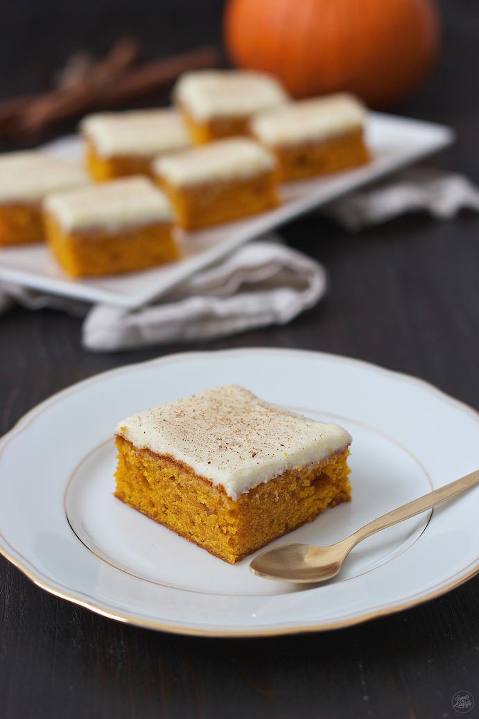 Rezeptbild: Kürbiskuchen mit Frischkäsefrosting