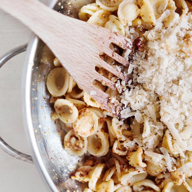 Rezeptbild: Pasta mit geröstetem Blumenkohl und Pinienkernen