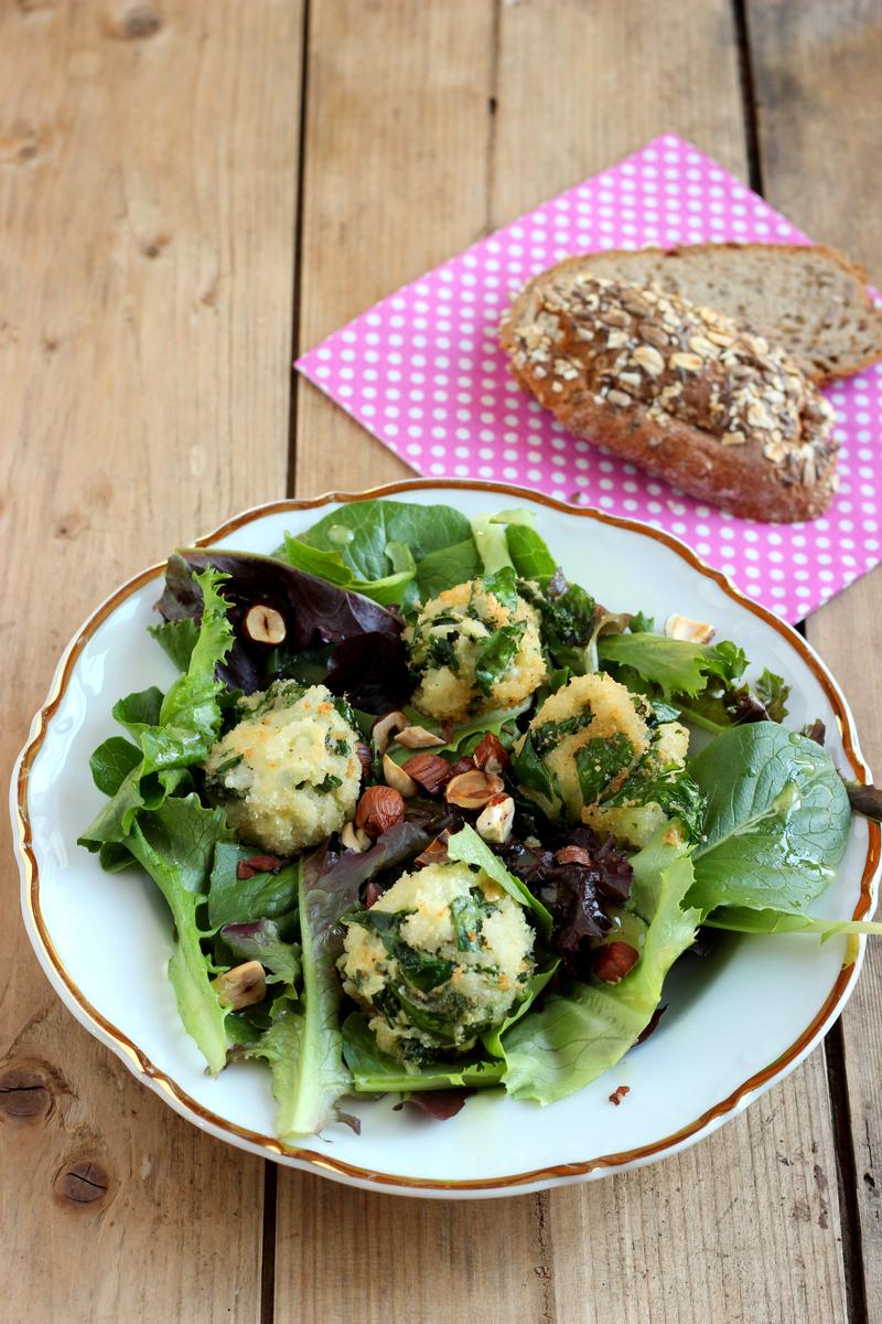 Rezeptbild: Pflücksalat mit Senf-Limetten-Dressing und Spinat-Reis-Bällchen