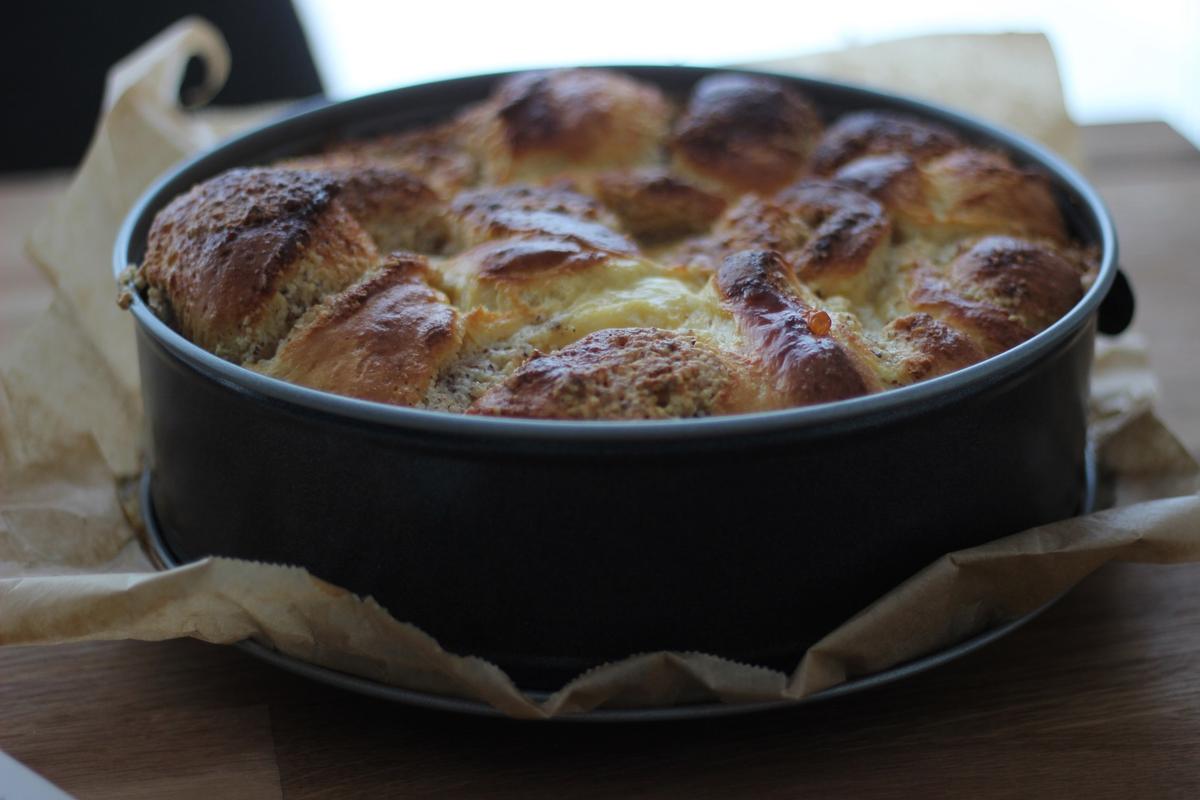Rezeptbild: Brioche-Schnecken mit weißer Schokolade und Mandeln