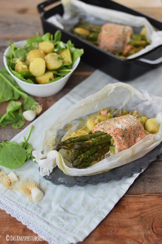 Rezeptbild: Würzige Spargel Lachs Päckchen – en papillote
