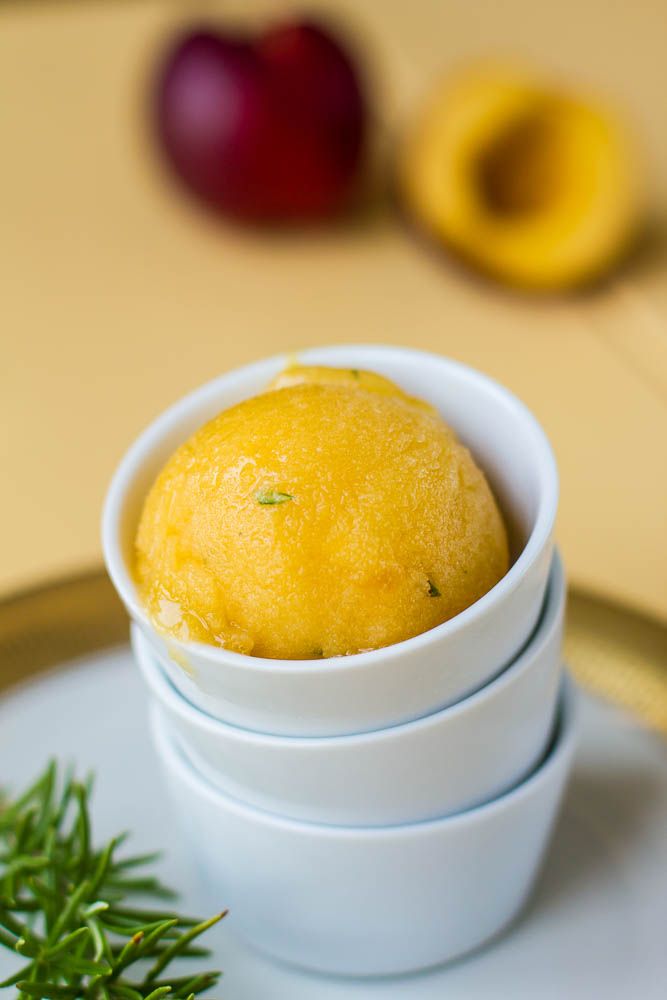Rezeptbild: Nektarinen Rosmarin Sorbet