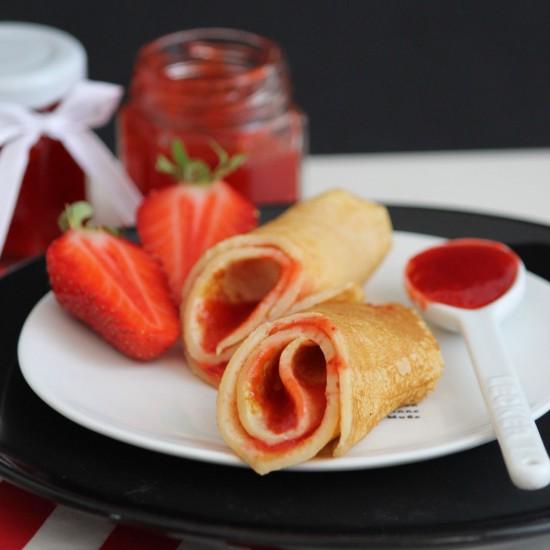 Rezeptbild: Selbstgemachte Erdbeermarmelade mit Pfannkuchen