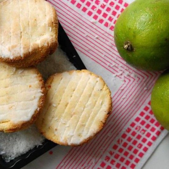 Rezeptbild: Kokosmehl-Kekse mit Limetten-Glasur