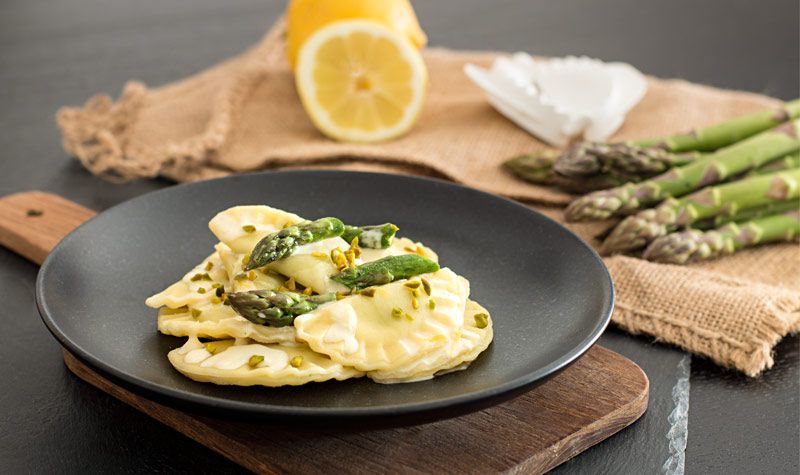 Rezeptbild: Ravioli mit Spargel-Ricotta-Füllung