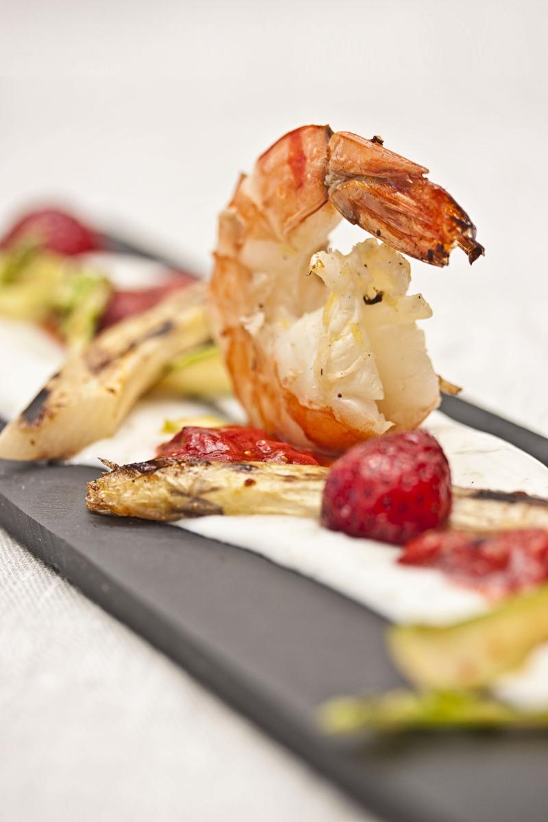 Rezeptbild: Garnelen, Erdbeeren, Spargel vom Grill