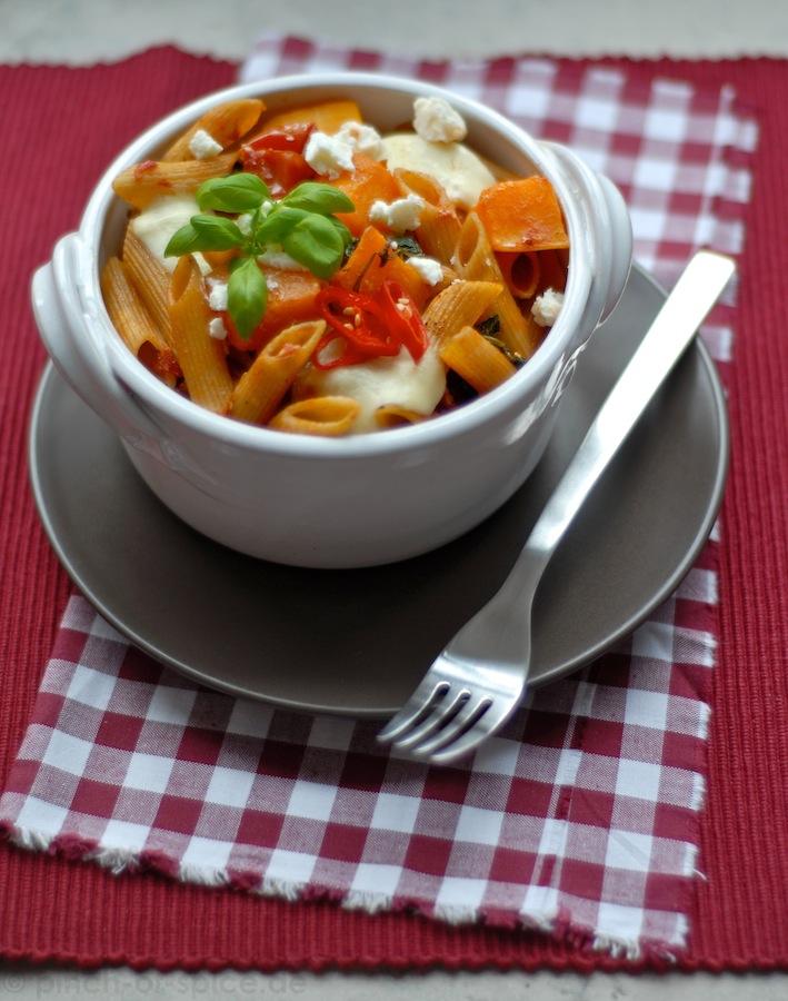 Rezeptbild: Nudelauflauf mit Kürbis, Tomaten und Ricotta