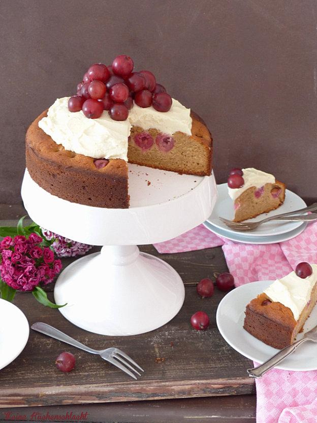 Rezeptbild: Stachelbeer Kuchen mit Marzipan Sahne