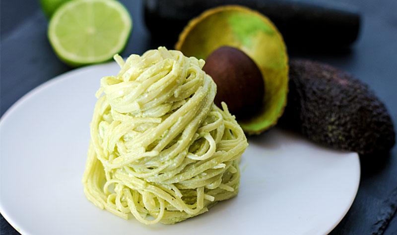 Rezeptbild: Nudeln mit Avocado-Feta-Creme