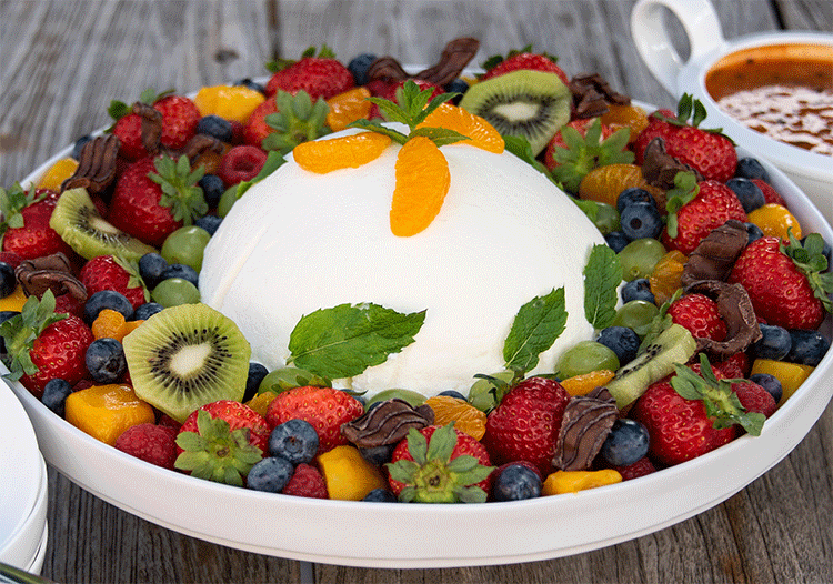 Rezeptbild: Joghurtbombe im Fruchtbeet