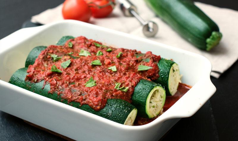 Rezeptbild: Zucchini-Cannelloni mit Zitronen-Reis-Füllung