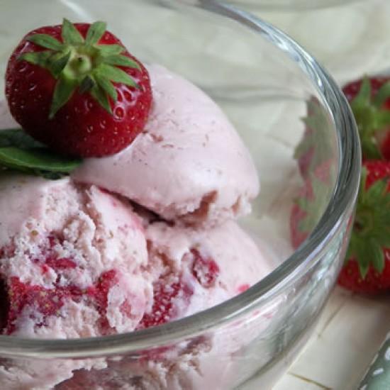 Rezeptbild: Strawberry Cheesecake Ice Cream