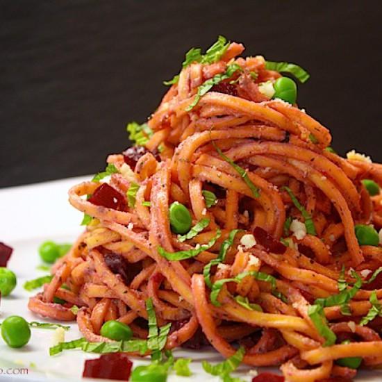 Rezeptbild: Macadamia-Rote Bete-Pesto