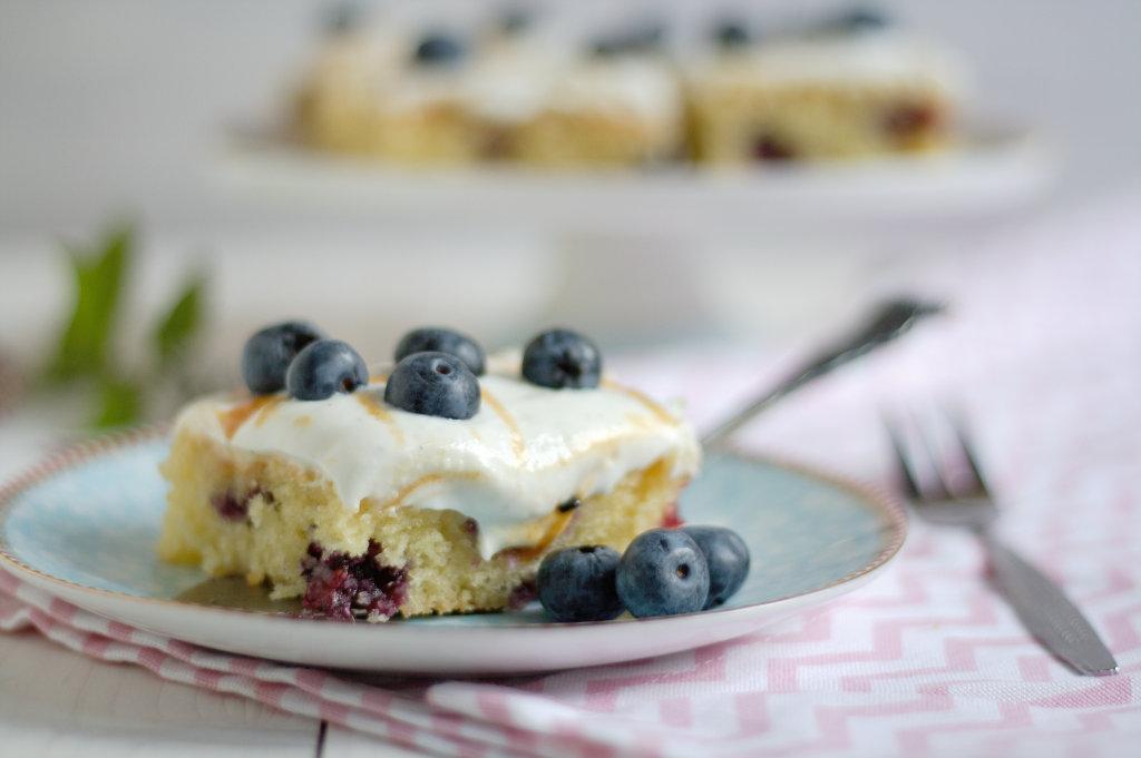 Rezeptbild: Blaubeerschnitten mit Salzkaramell
