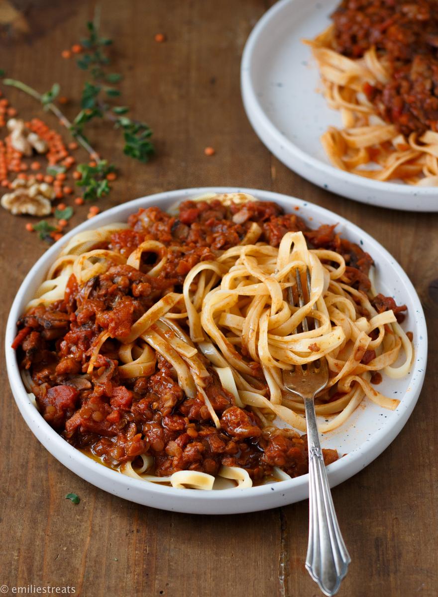 Rezeptbild: Vegane Walnussbolognese mit Linsen und viel Umami