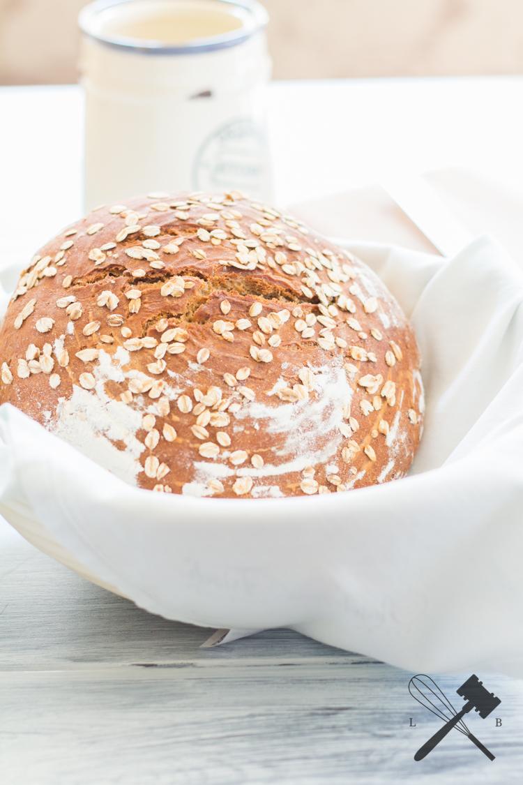 Rezeptbild: Bauernbrot mit Haferflocken
