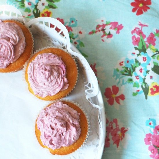 Rezeptbild: Zitronen-Cupcakes mit Himbeer-Topping