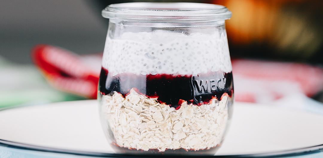 Rezeptbild: Gesundes Frühstück über Nacht - Overnight Oats mit Mango