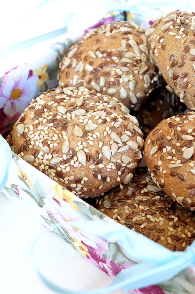 Rezeptbild: Gute Laune Brötchen mit Nüssen und Körner 