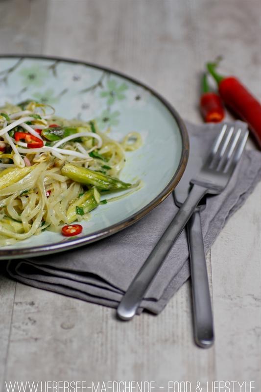 Rezeptbild: Grünes Thai-Curry mit Spargel