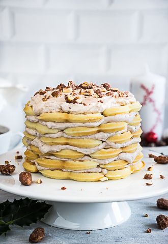Rezeptbild: Vanille Waffel Torte mit gebrannten Mandeln