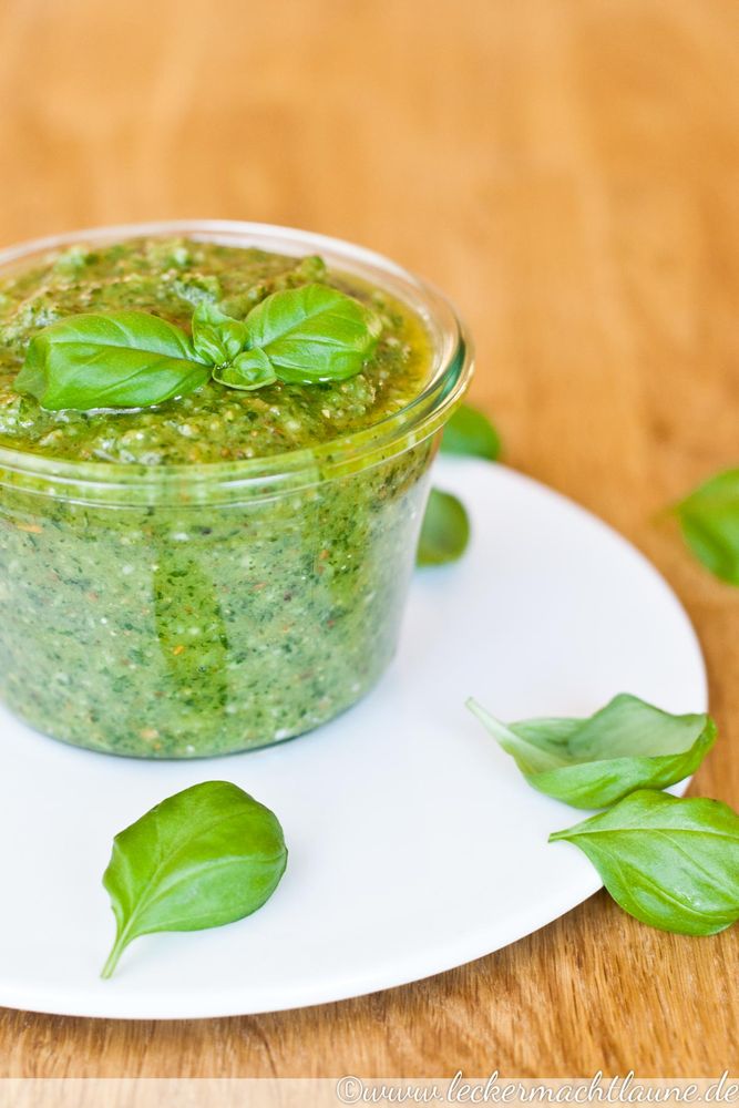 Rezeptbild: Basilikum-Pesto {pesto alla genovese}