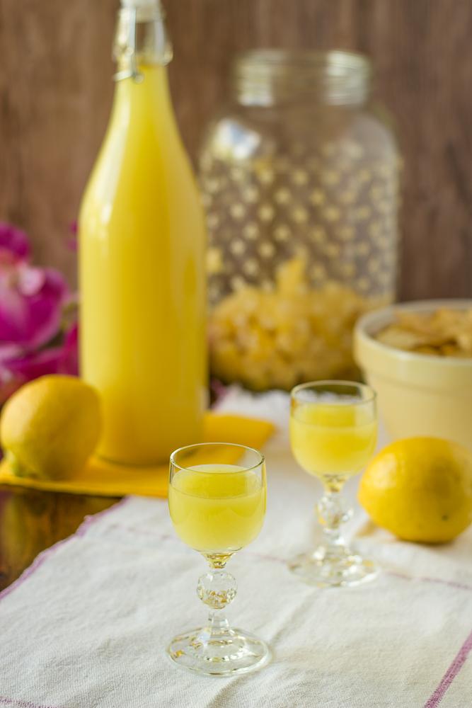 Rezeptbild: Selbstgemachter Limoncello | Einfach & Vegan