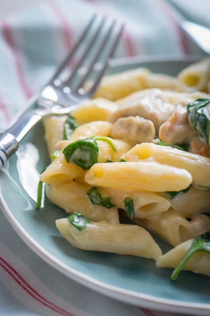 Rezeptbild: Knobi Spinat Pasta mit Putenstreifen