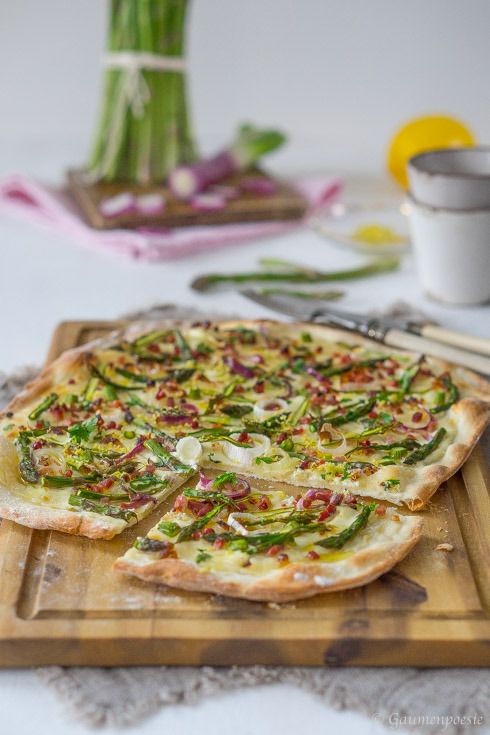 Rezeptbild: Spargel-Flammkuchen
