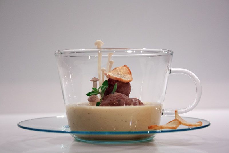 Rezeptbild: Topinambur-Süppchen mit Bauernbrot-Nocken
