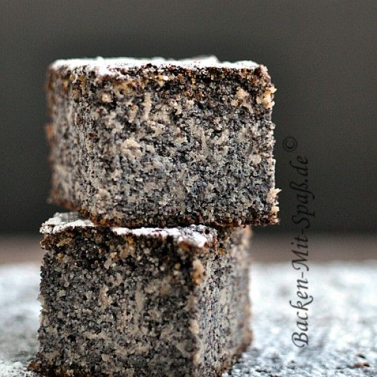 Rezeptbild: Saftiger Mohnkuchen mit Äpfeln
