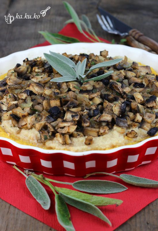 Rezeptbild: Polentapie mit Champignons und Cashewcreme