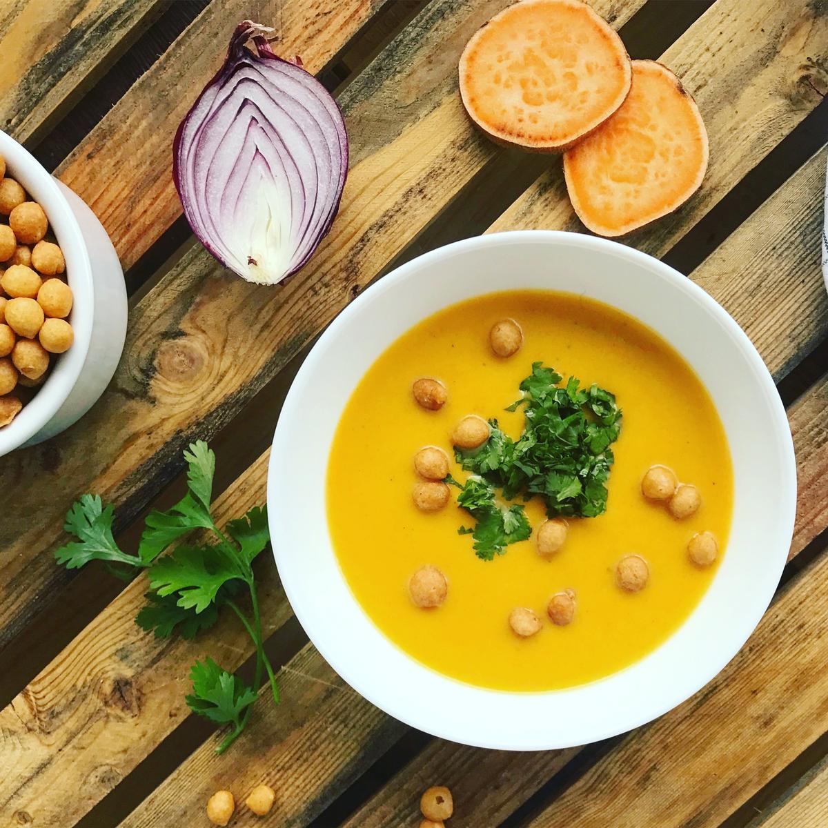 Rezeptbild: Süßkartoffelsuppe mit Curry und Koriander