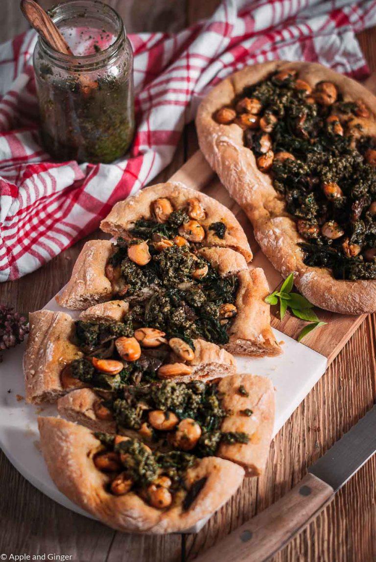 Rezeptbild: Hauptgerichte Pide mit Spinat, Pilzen, weißen Bohnen und Basilikum Pesto