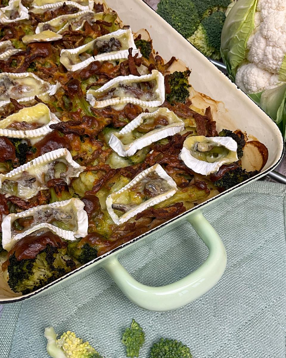 Rezeptbild: Low carb Blumenkohl Brokkoli Auflauf ohne Vorkochen mit Camembert