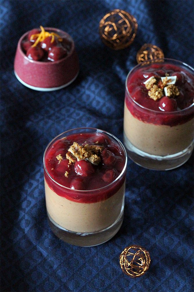 Rezeptbild: Lebkuchen-Mousse mit Glühweinkirschen