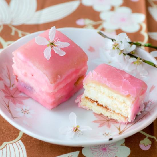 Rezeptbild: Kirschblüten (Sakura) Petits Fours