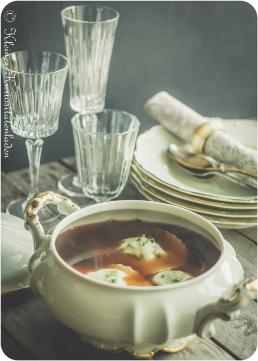 Rezeptbild: Ochsenschwanzconsommé mit Ravioli
